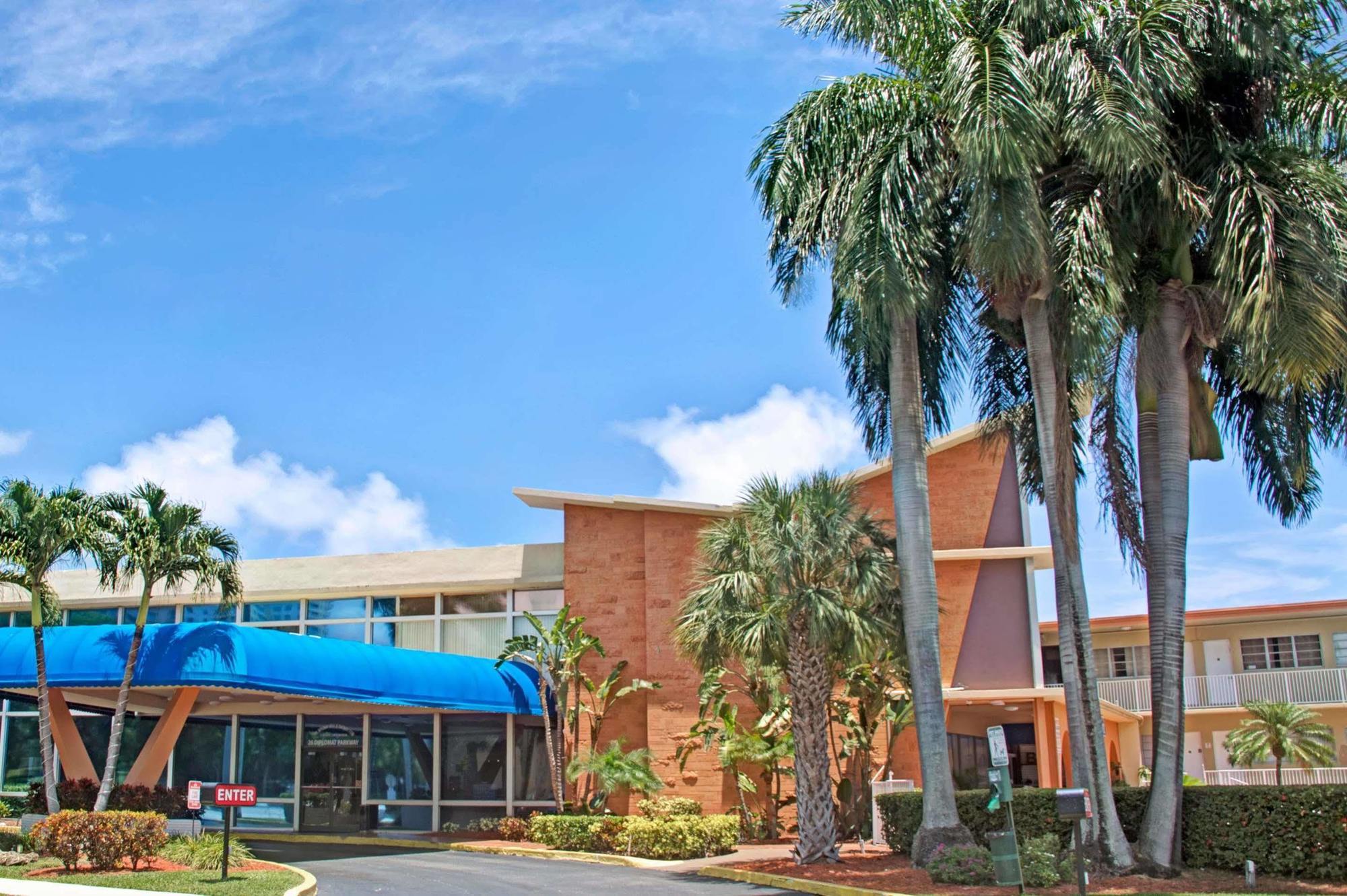 Knights Inn Hallandale Холандейл Бийч Екстериор снимка